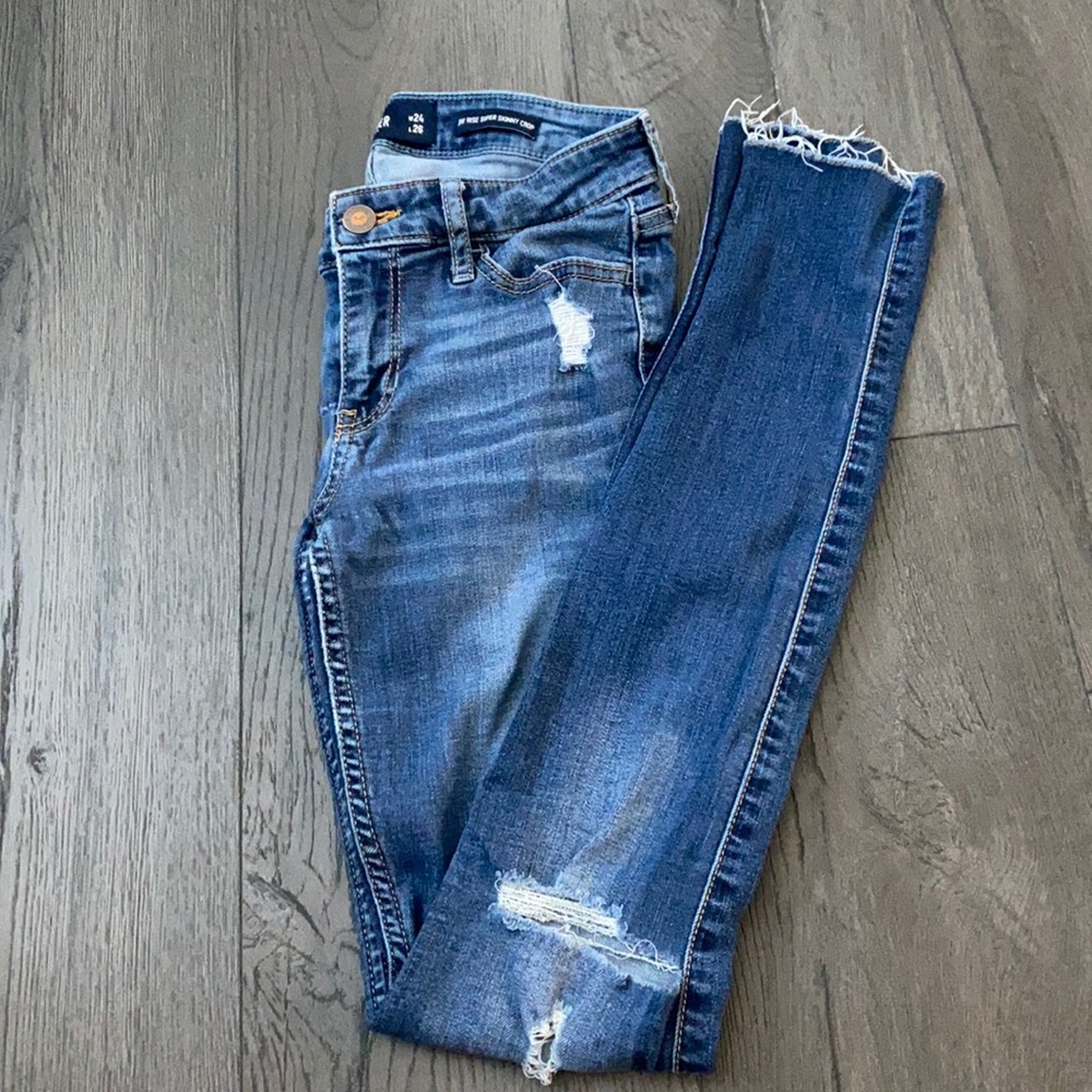 Hollister Low Rise Super Skinny Crop Jeans Size 0R